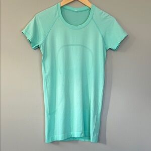 Lululemon Swiftly Tech Short Sleeve Size 6 Menthol‎ or Wild Mint?